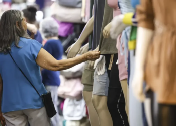 Confiança Do Consumidor Cai Em Maio E Acende Alerta Para Varejo E Economia - Gazeta Mercantil - Confiança Do Consumidor