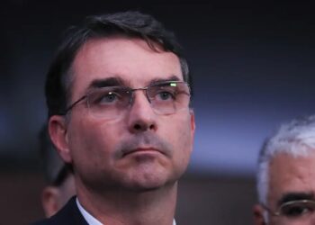 Declaração De Flávio Bolsonaro Sobre Tarcísio Expõe Bastidor Da Direita - Gazeta Mercantil