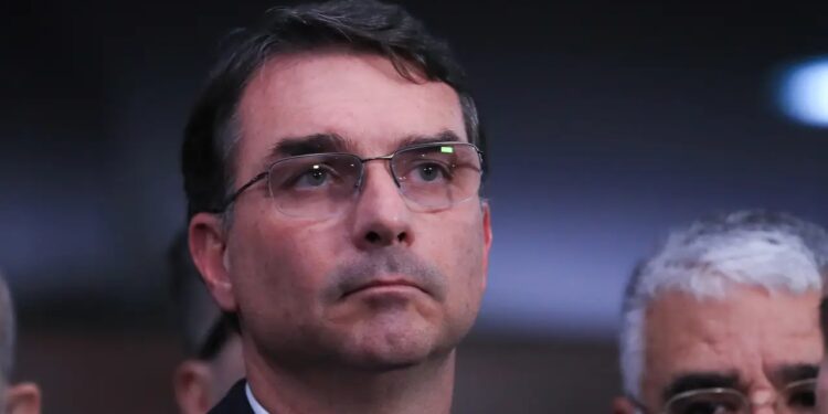 Declaração De Flávio Bolsonaro Sobre Tarcísio Expõe Bastidor Da Direita - Gazeta Mercantil