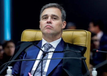 Deputados pedem à PGR investigação de André Mendonça por contratos do Instituto Iter 19 GAZETA MERCANTIL Deputados Pedem À Pgr Investigação De André Mendonça Por Contratos Do Instituto Iter - Gazeta Mercantil - Política