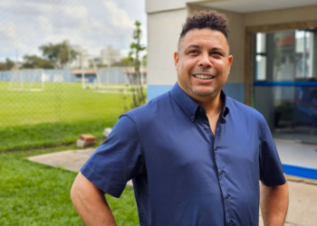 Ronaldo Fenômeno Negocia Compra De Clube Brasileiro