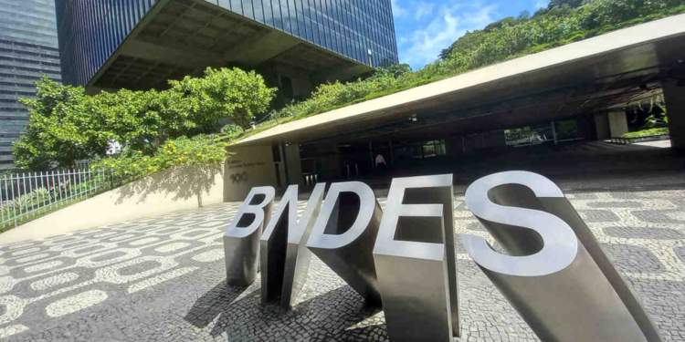 BNDES vende ações de Petrobras (PETR4) e Axia (AXIA3) e acelera saída de ativos maduros 1 GAZETA MERCANTIL Bndes Ppp Parceria Público Privada Municipal Prefeituras Eleições