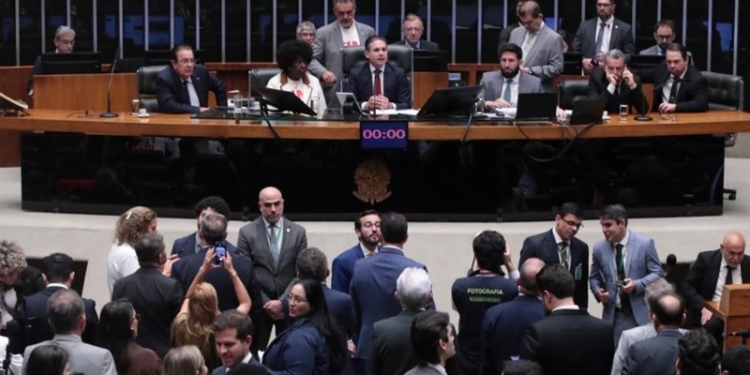 Fim da escala 6x1: veja quem votou contra a PEC aprovada na Câmara 1 GAZETA MERCANTIL Fim Da Escala 6X1: Veja Quem Votou Contra A Pec Aprovada Na Câmara - Gazeta Mercantil