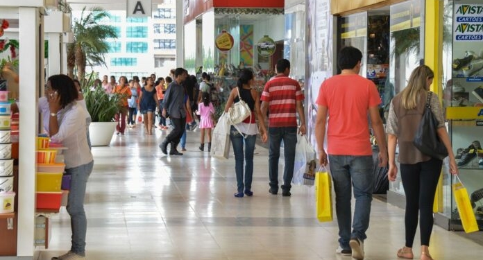 Dia das Mães deve elevar fluxo em shoppings e ampliar gastos dos consumidores em 2026 1 GAZETA MERCANTIL Pesquisa Aponta Preferência Por Lojas Físicas, Tíquete Médio Entre R$ 100 E R$ 300 E Maior Disposição De Compra Para A Segunda Data Mais Relevante Do Varejo - Gazeta Mercantil