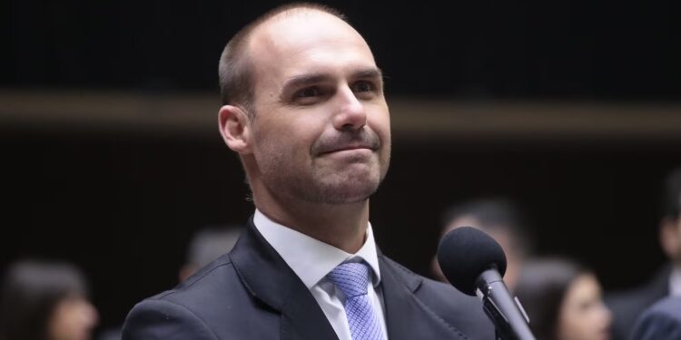 Após Negar Envolvimento, Eduardo Bolsonaro Controlava Recursos De “Dark Horse” Por Meio De Contrato, Diz Site - Gazeta Mercantil