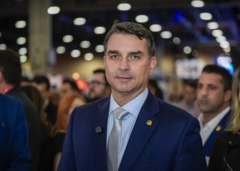 Flávio Bolsonaro Tenta Agenda Com Trump Nos Eua Em Meio À Crise Com Banco Master - Gazeta Mercantil
