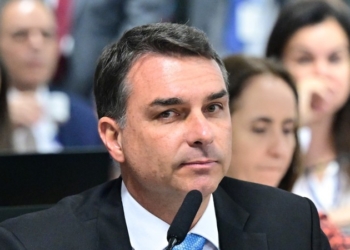 Flávio Bolsonaro Propõe Trabalho Por Hora Como Alternativa Ao Fim Da Escala 6×1 - Gazeta Mercantil