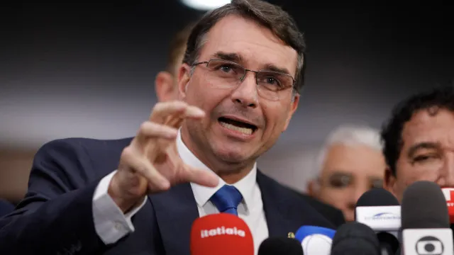Flávio Bolsonaro Negou Ter Pedido Dinheiro A Vorcaro Antes De Áudio Revelar Cobrança Por Filme -Gazeta Mercantil