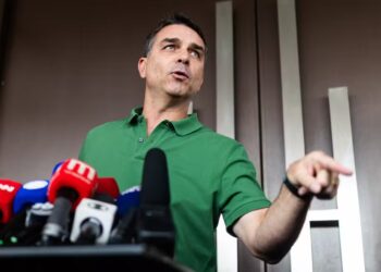 Pt, Pcdob E Pv Pedem Investigação Contra Flávio E Eduardo Bolsonaro À Pgr - Gazeta Mercantil