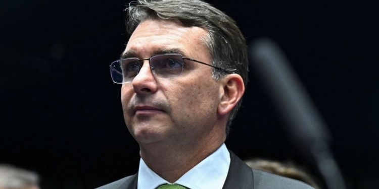 Mensagens Mostram Flávio Bolsonaro Chamando Vorcaro De “Irmão” Em Cobrança Por Filme - Gazeta Mercantil