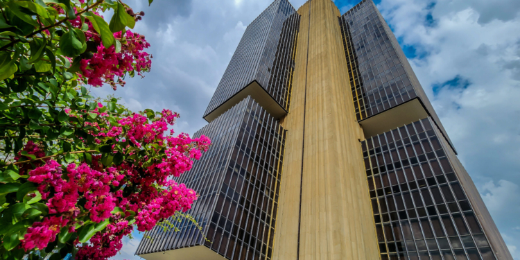 Boletim Focus reduz IPCA de 2026 para 5,16%, mas mantém Selic em 14% 1 GAZETA MERCANTIL Boletim Focus: Mercado Corta Projeção Da Inflação De 2026 Para 5,30% - Gazeta Mercantil