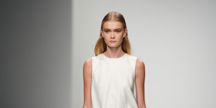 Major Model: como funciona a agência de modelos e o processo para novos talentos 1 GAZETA MERCANTIL Modelo Da Major Model Em Desfile Internacional - Gazeta Mercantil