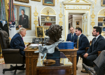 Trump Publica Foto Com Flávio Bolsonaro Após Anúncio De Tarifa