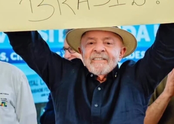 Após Anúncio De Tarifas Dos Eua, Lula Exibe Cartaz: &Quot;Pix É Do Brasil&Quot; - Gazeta Mercantil
