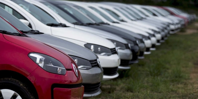 Automóveis, Mercado, Carros Fenabrave Fiat Chevrolet Volkswagen - Gazeta Mercantil