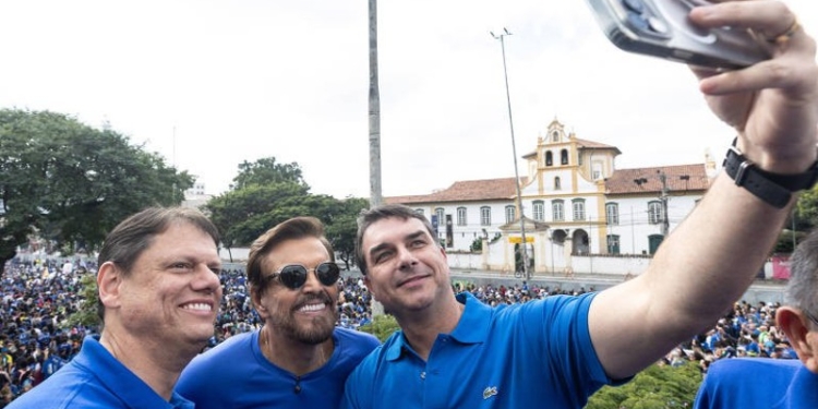 Autoridades Dos Governos Federal, Estadual E Municipal Acompanharam A Marcha Para Jesus No Centro Da Capital Paulista.