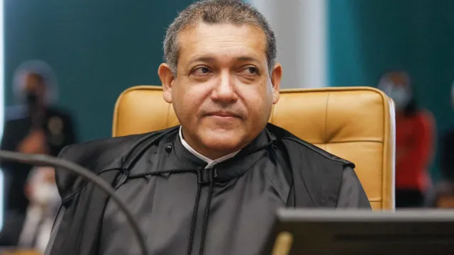 Kassio Nunes Marques é acusado de medidas antidemocráticas favoráveis a Flávio Bolsonaro 1 GAZETA MERCANTIL Advogados Divergem Sobre Suspensão De Pesquisa Eleitoral Por Kassio No Tse
