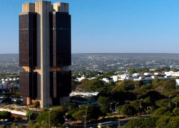 Ata do Copom vê cenário mais difícil para a inflação e sinaliza cautela com novos cortes 6 GAZETA MERCANTIL Sede Do Banco Central, Do Tesouro Nacional, Em Brasília