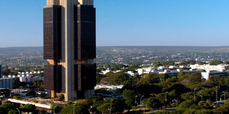 Ata do Copom vê cenário mais difícil para a inflação e sinaliza cautela com novos cortes 1 GAZETA MERCANTIL Sede Do Banco Central, Do Tesouro Nacional, Em Brasília