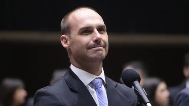 Caixa leva a leilão apartamento de Eduardo Bolsonaro por R$ 644 mil 1 GAZETA MERCANTIL Eduardo Bolsonaro Posta Críticas A Michelle E Elogios A Flávio Após Crise Familiar