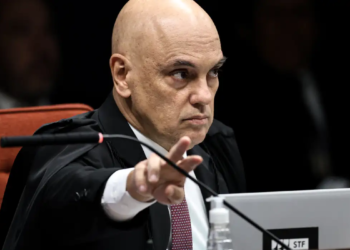 Arma de Bolsonaro é apreendida em blitz no DF e caso chega a Moraes 6 GAZETA MERCANTIL Arma De Bolsonaro É Apreendida Em Blitz No Df E Caso Chega A Moraes - Gazeta Mercantil - Política