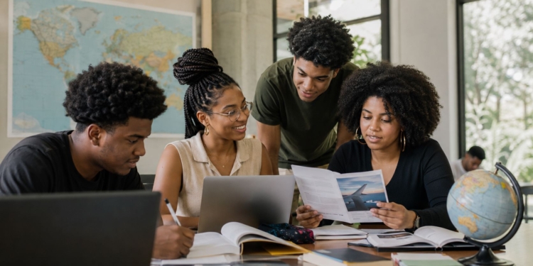 Economia da USP lança campanha para financiar intercâmbio e idiomas para estudantes negros 1 GAZETA MERCANTIL Economia Da Usp Lança Campanha Para Financiar Intercâmbio E Idiomas Para Estudantes Negros - Gazeta Mercantil