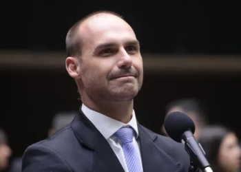 Delator confirma US$ 12,3 milhões de Vorcaro para fundo ligado a Eduardo Bolsonaro 14 GAZETA MERCANTIL Delator Confirma Us$ 12,3 Milhões De Vorcaro Para Fundo Ligado A Eduardo Bolsonaro - Gazeta Mercantil - Política