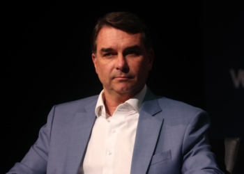 Flávio Bolsonaro Aproxima Marcos Troyjo E Reforça Equipe Econômica Para A Disputa Presidencial De 2026 - Gazeta Mercantil - Faria Lima