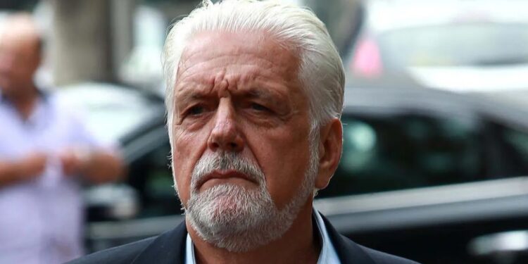 Jaques Wagner deixa liderança do governo após reunião com Lula em meio às investigações da Operação Compliance Zero 1 GAZETA MERCANTIL Oposição Vê Governo Exposto Com Jaques; Aliados Defendem Senador