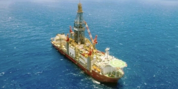 Brasil supera Arábia Saudita e vira 2º maior fornecedor de petróleo à China 11 GAZETA MERCANTIL Navio Sonda Da Petrobras - Gazeta Mercantil