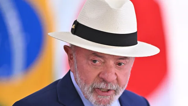 Lula concentra reta final em SP, MG e RJ, que reúnem 39,9% do eleitorado nacional 1 GAZETA MERCANTIL Presidente Fará Atos No Rio E Em Belo Horizonte Na Sexta-Feira E Encerra A Campanha Em São Paulo No Sábado; Os Três Estados Somam 63,3 Milhões De Eleitores-Gazeta Mercantil