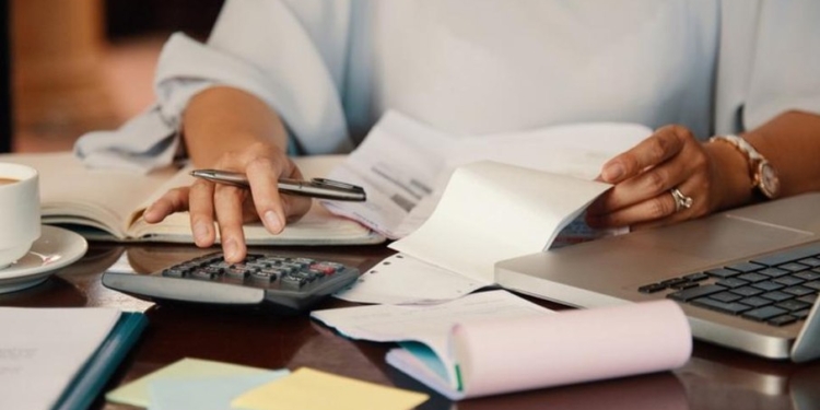 Endividamento recorde atinge 82% das famílias; inadimplência recua a 29,8% 1 GAZETA MERCANTIL Endividamento - Gazeta Mercantil