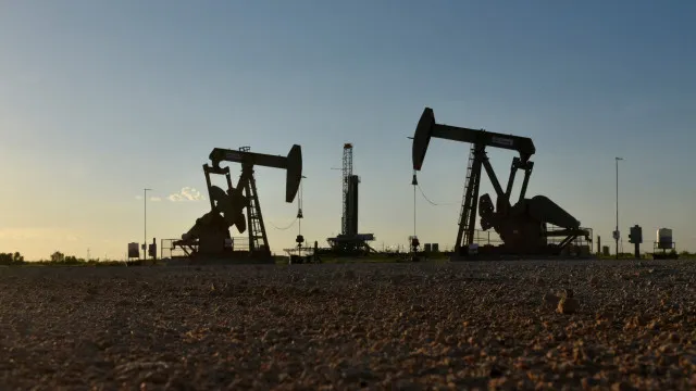 Petróleo dispara mais de 4% e Brent encosta em US$ 79 após ataques entre EUA e Irã 1 GAZETA MERCANTIL Preço Do Petróleo Dispara Mais De 8% Após Novos Ataques Em Hormuz