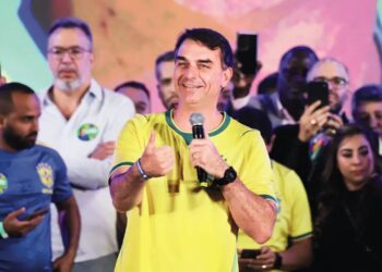 Plano econômico de Flávio Bolsonaro levanta suspeitas de estelionato eleitoral 4 GAZETA MERCANTIL Plano Econômico De Flávio Bolsonaro Levanta Suspeitas De Estelionato Eleitoral - Gazeta Mercantil - Economia
