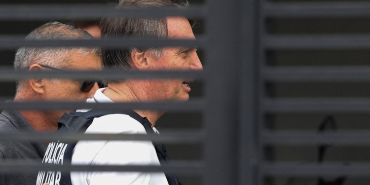 Moraes mantém Bolsonaro em prisão domiciliar e suspende visitas 1 GAZETA MERCANTIL Moraes Mantém Bolsonaro Em Prisão Domiciliar E Suspende Visitas - Gazeta Mercantil