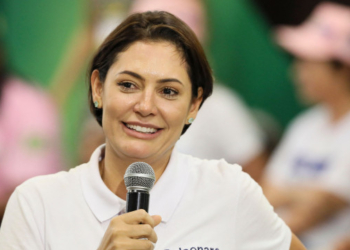 Michelle elogia política do governo Lula e sinaliza resistência em meio a crise aberta com Flávio Bolsonaro no PL 3 GAZETA MERCANTIL Michelle Elogia Política Do Governo Lula E Sinaliza Resistência Em Meio A Crise Aberta Com Flávio Bolsonaro No Pl-Gazeta Mercantil