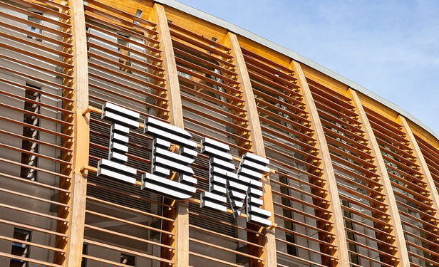 IBM lucra US$ 2,17 bilhões, mas corta projeção após queda de 42% nos mainframes 1 GAZETA MERCANTIL Ibm - Gazeta Mercantil