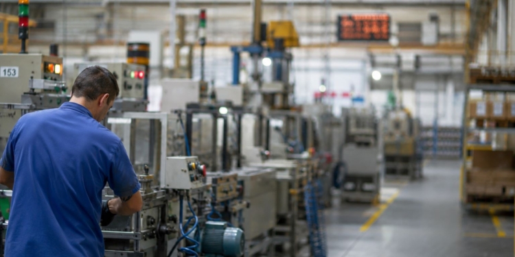 Brasil despenca 22 posições em ranking global da indústria e cai ao 69º lugar 1 GAZETA MERCANTIL Confiança Da Indústria Cai Ao Menor Nível Desde 2020 E Eleva Risco De Freada Nos Investimentos - Gazeta Mercantil