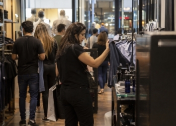 Dia Dos Pais Deve Movimentar R$ 29,7 Bilhões E Levar 9,3 Milhões Às Compras De Última Hora