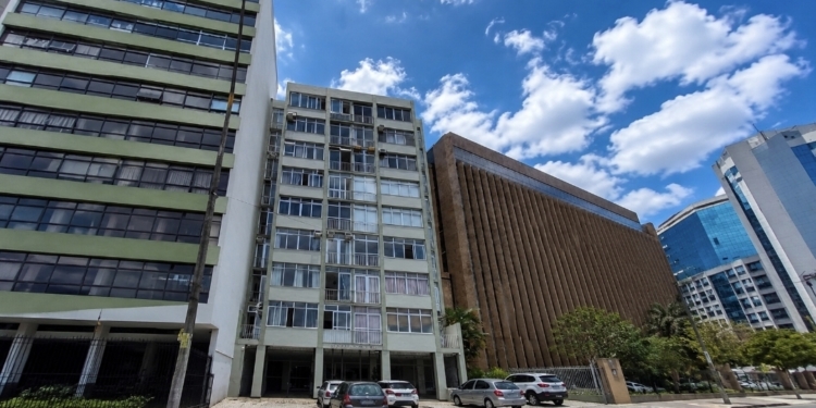 Apartamento de Eduardo Bolsonaro é arrematado por R$ 788 mil em leilão por inadimplência 1 GAZETA MERCANTIL Apartamento De Eduardo Bolsonaro É Arrematado Por R$ 788 Mil Em Leilão Por Inadimplência - Gazeta Mercantil - Política
