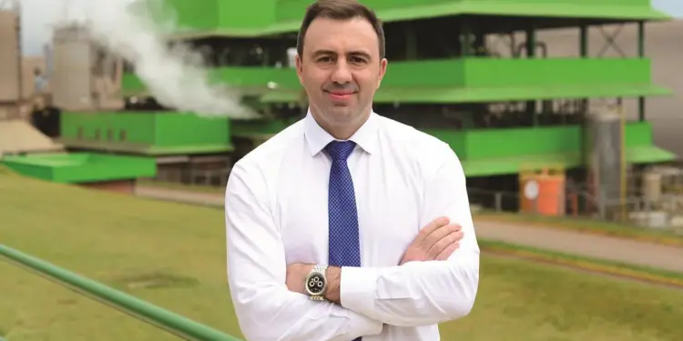 Empresário do biodiesel doa R$ 500 mil a Lula e R$ 500 mil a Flávio Bolsonaro 1 GAZETA MERCANTIL Erasmo Battistella - Gazeta Mercantil