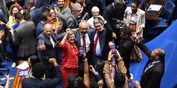 Fim da escala 6x1: Senado aprova PEC que reduz jornada para 40 horas semanais 1 GAZETA MERCANTIL Fim Da Estaca 6X1 - Gazeta Mercantil