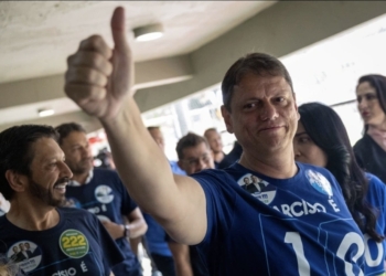 Tarcísio Vai A Brasília Para Definir Estratégia Do 2º Turno Com Flávio Bolsonaro