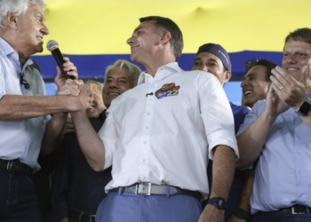 Flávio Diz Que Usará Congresso Mais À Direita Para Mudar A Constituição