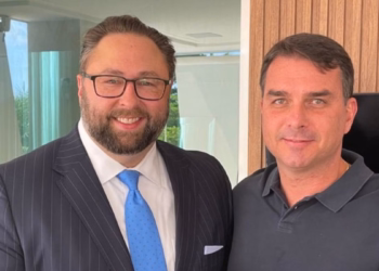 Jason Miller Esteve Com Eduardo Bolsonaro - Gazeta Mercantil
