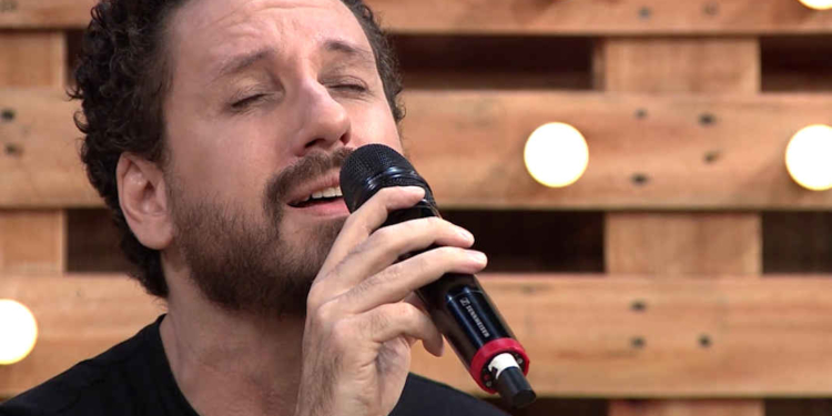 Cantor gospel Leonardo Gonçalves declara voto em Lula, critica Flávio Bolsonaro e relembra mortes na pandemia 1 GAZETA MERCANTIL Leonardo Gonçalves Cantor Gospel - Gazeta Mercantil